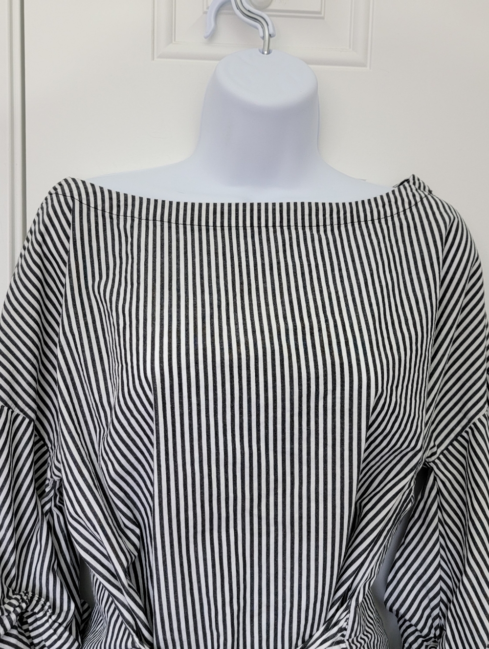 MAX Jeans Gray White Striped Boat Neck Tiered Balloon Sleeve Blouse Tie  Waist M - Picture 2 of 11